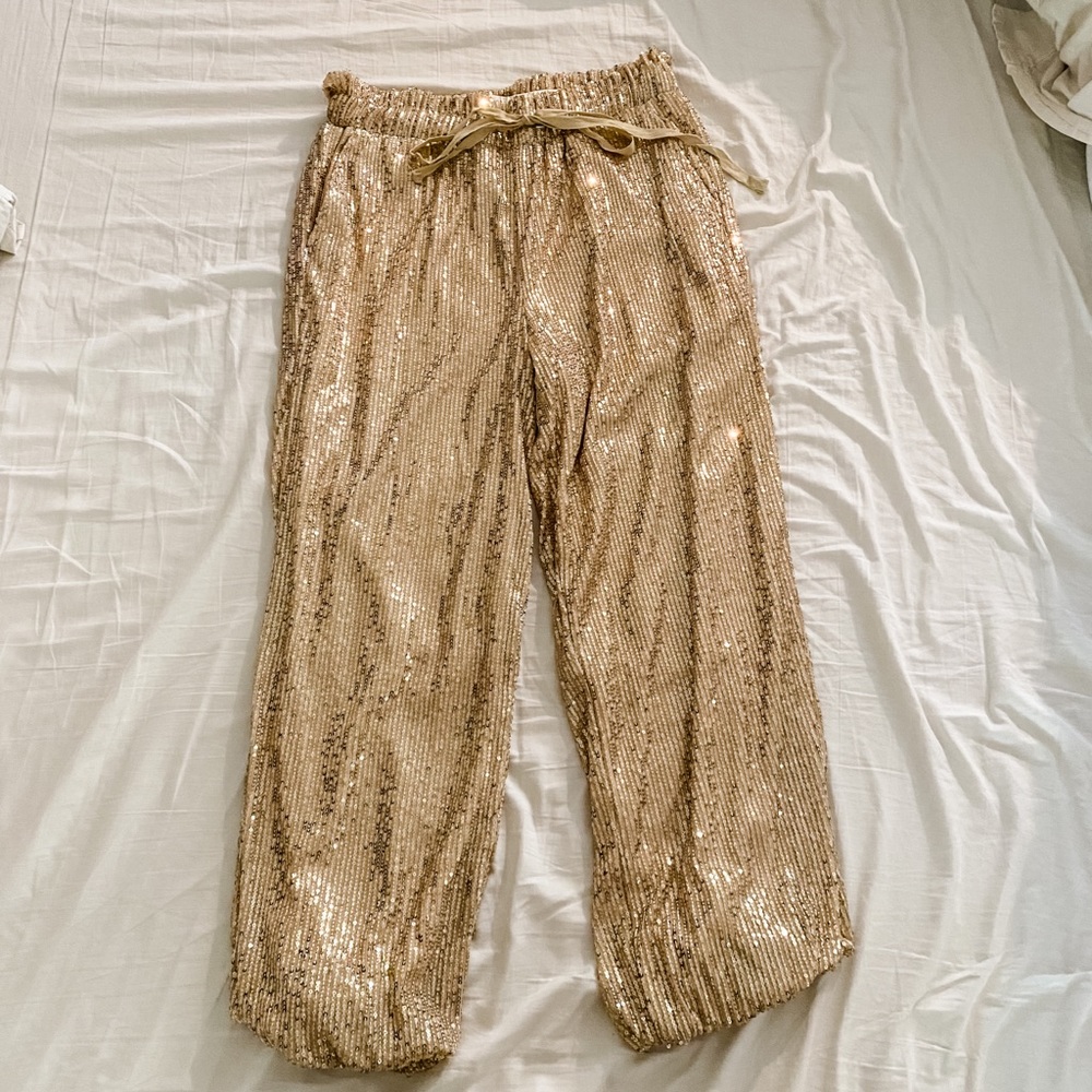 Gold sequined balloon pants! Perfect for NYE!